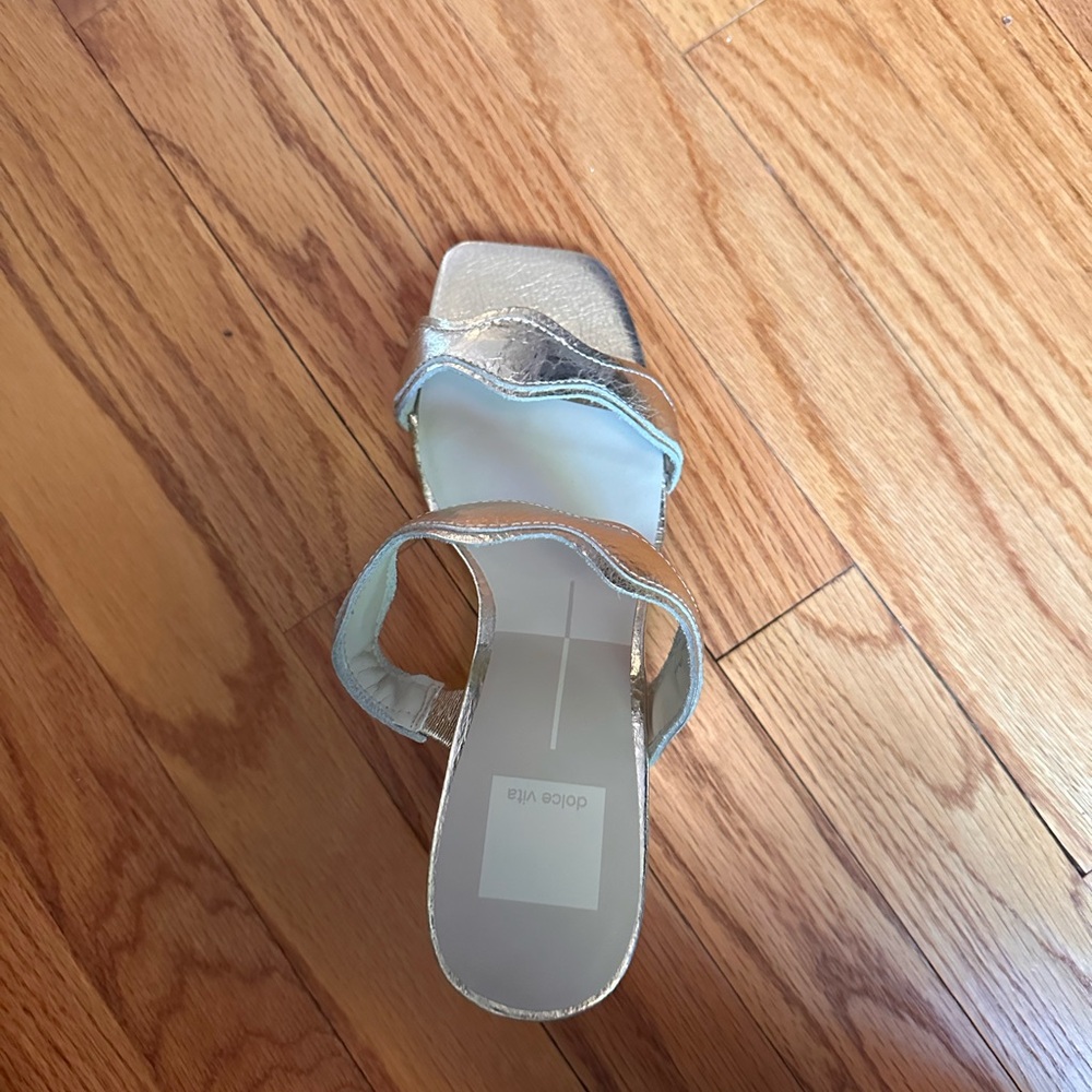 Brand new dolce vita ilva wide shoes in 7.5 wide. - Picture 2 of 4